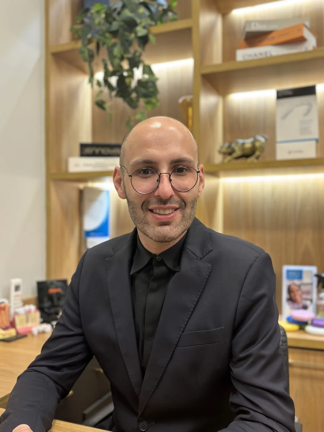 Dr. Felipe Gasques no consultório